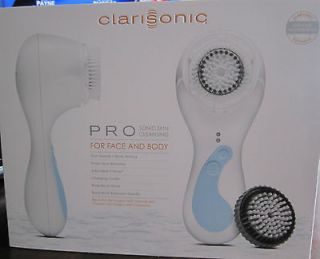 THE NEWEST** CLARISONIC PRO FACE & BODY, 8 BRUSHES, UNIV CHRG, EXT