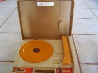 VINTAGE 1978 CHILDRENS FISHER PRICE RECORD PLAYER TURNTABLE #825 WORKS