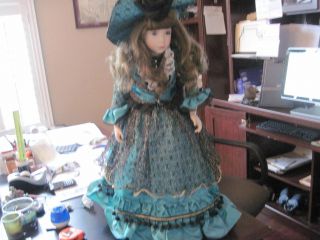 22 W Tung Porcelein Doll, Victorian Style Very Detailed.