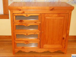 DRESSER/CHANGI NG TABLE  BEAUTIF UL  NEW PRICE REDUCTION 