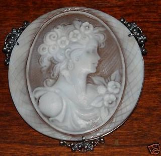 VINTAGE CAMEO PENDANT BROOCH HAND CARVED MOTHER GIFT UNIQUE CHRISTMAS