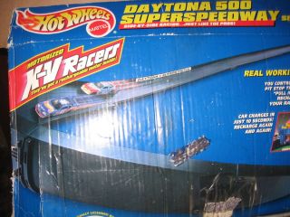 1997 Hot Wheels Daytona 500 Speedway Track 2 x V Racers 28 31 NASCAR