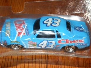 Hot Wheels 70 Plymouth Barracuda 43 Chex Party Mix Car SEALED