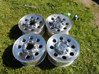 F250 F350 Superduty 17 Alloy Rims with Caps in Good Condition