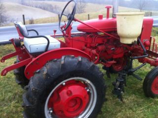 140 Cultivating Tractor 1975 Key Start with Side Dresser