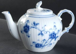 Sigma Victoria Blue Teapot & Lid, Fine China Dinnerware   Scalloped,Ribbed Rim,B