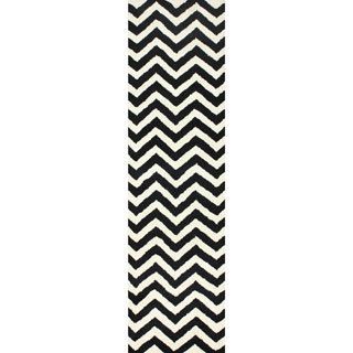 Nuloom Hand tufted Spectrum Chevron Wool Runner (26 X 10) (BlackPrimary Materials WoolPile Height 0.50 inchesStyle ContemporaryPattern GeometricTip We recommend the use of a non skid pad to keep the rug in place on smooth surfaces.All rug sizes are a